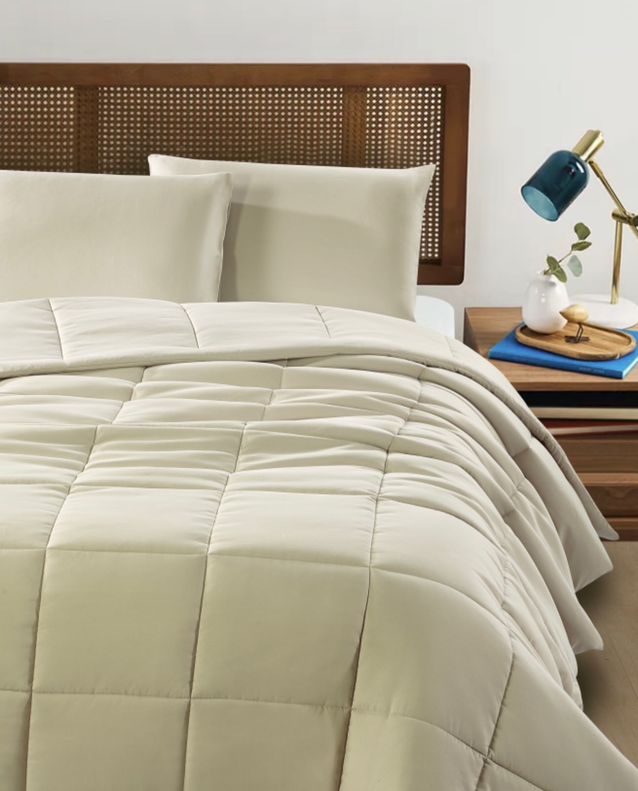 3pc Queen Solid Microfibre Comforter Set – $80.00