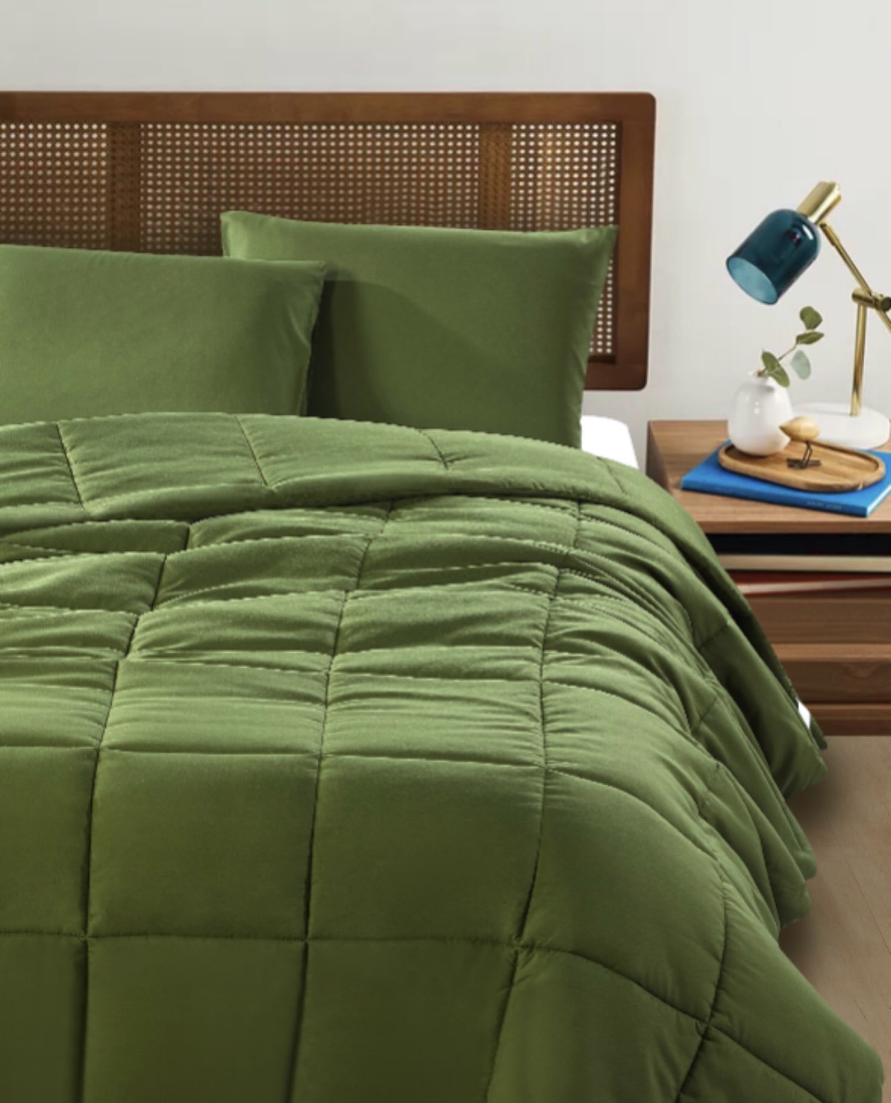 3pc Queen Solid Microfibre Comforter Set – $80.00