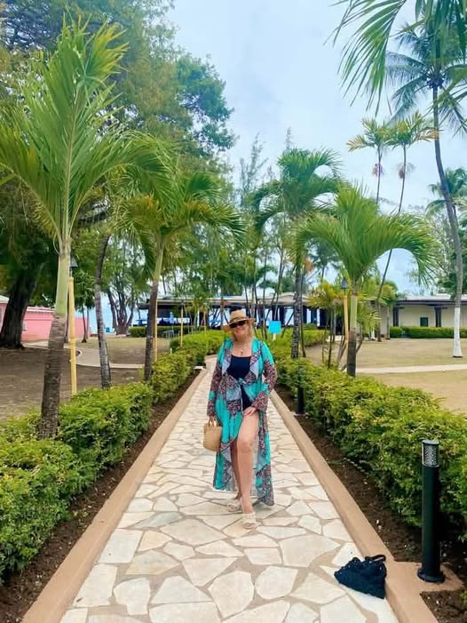 Sunday Beachfront Brunch at pureocean – 3 Courses, Bottomless Mimosas & Live Entertainment