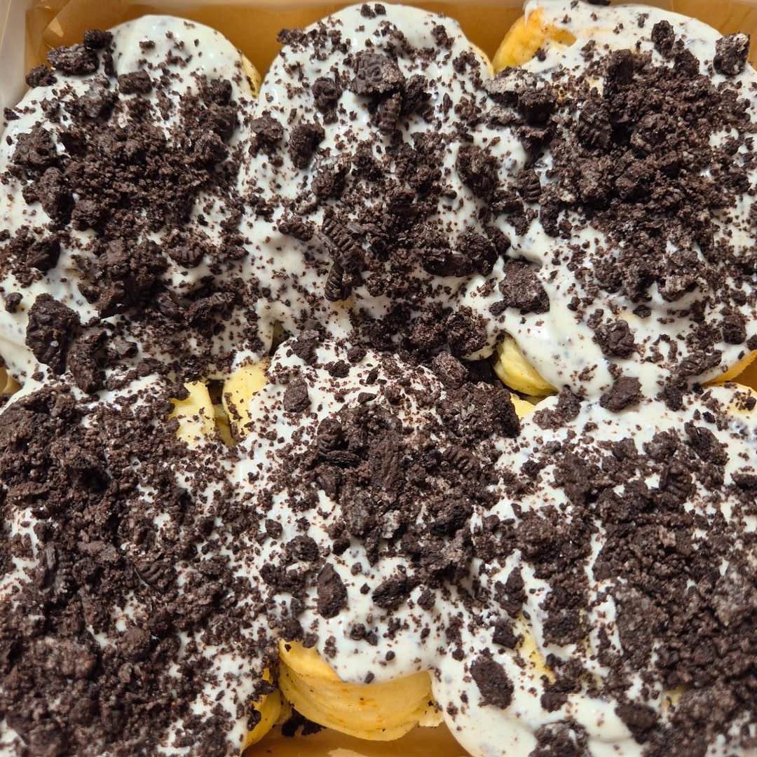 August's Specialty Oreo Roll – $48