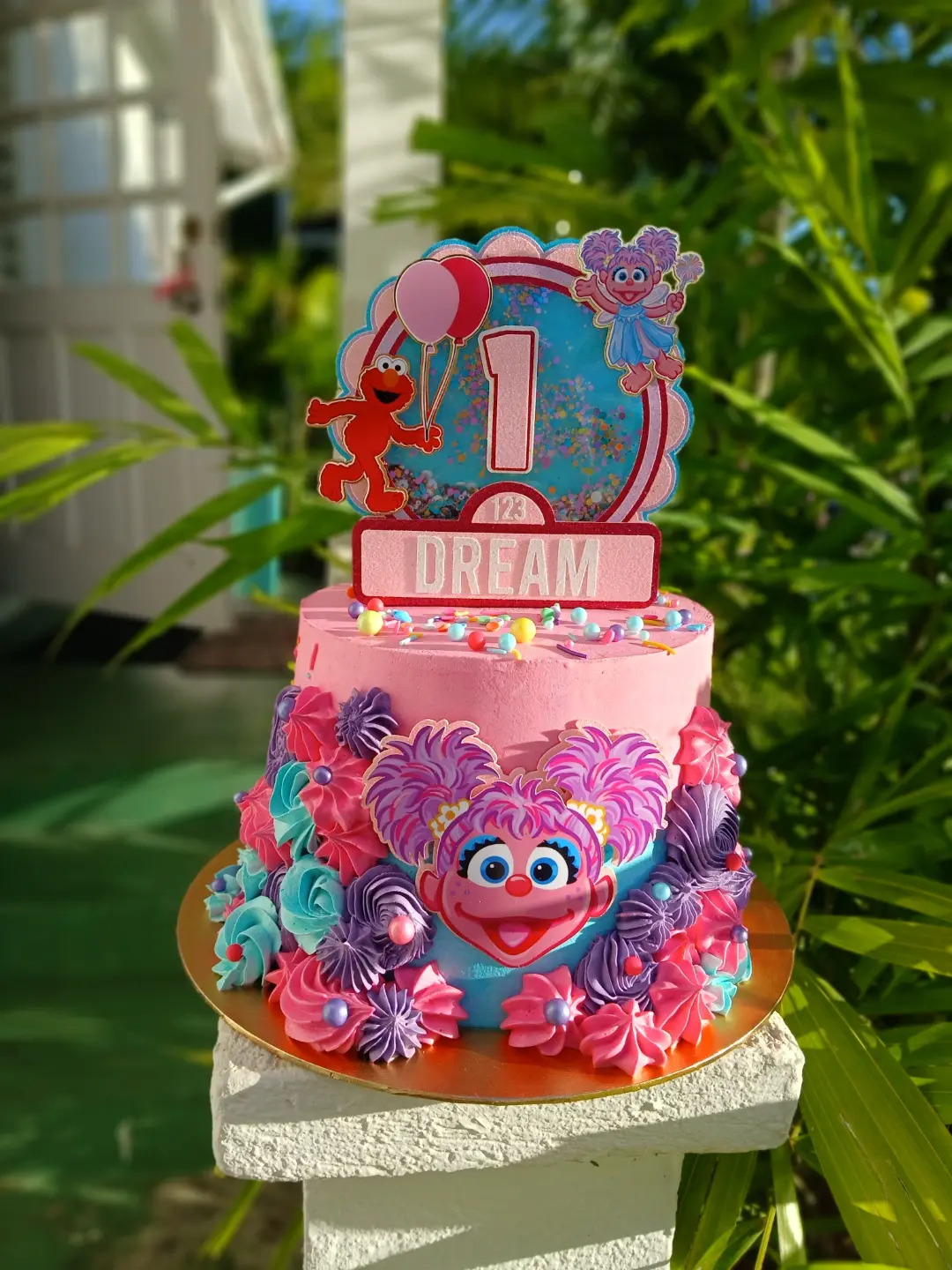 Cake Me Pretty Bundle Special – 8" Cake + 12 Cupcakes Starting at $250