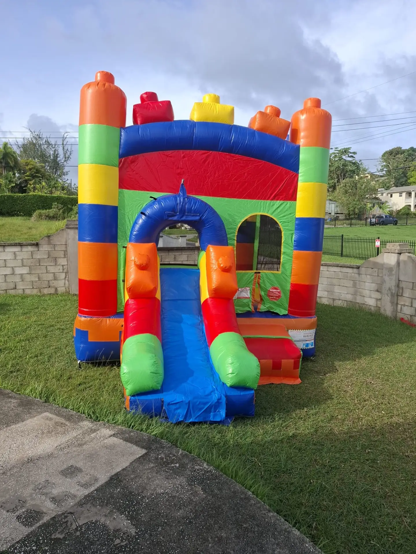 Summer Special – Discounted Weekday Jumping Tent Rentals